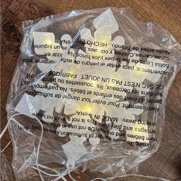 NWT lighted hanging snowflakes Christmas Xmas battery operated - Picture 4 of 8